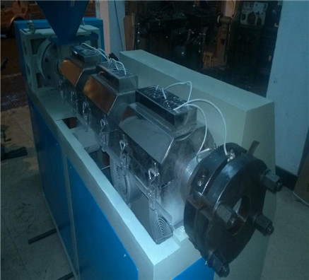 熒光增白劑在不同螺桿塑料擠出機(jī)的應(yīng)用